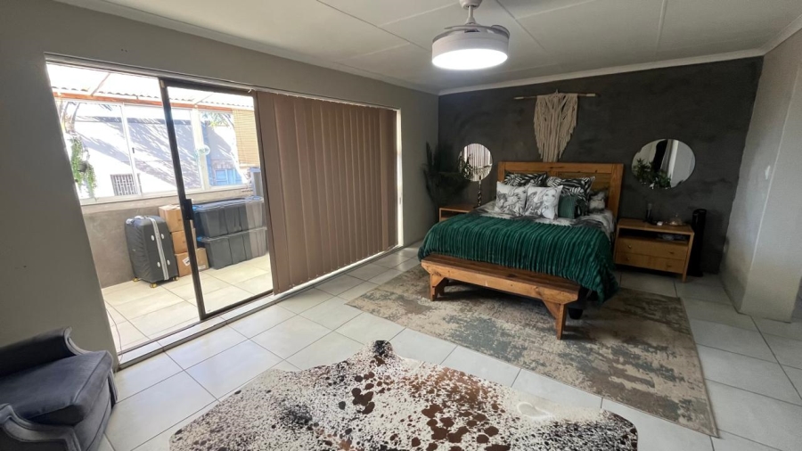 5 Bedroom Property for Sale in Wavecrest Eastern Cape